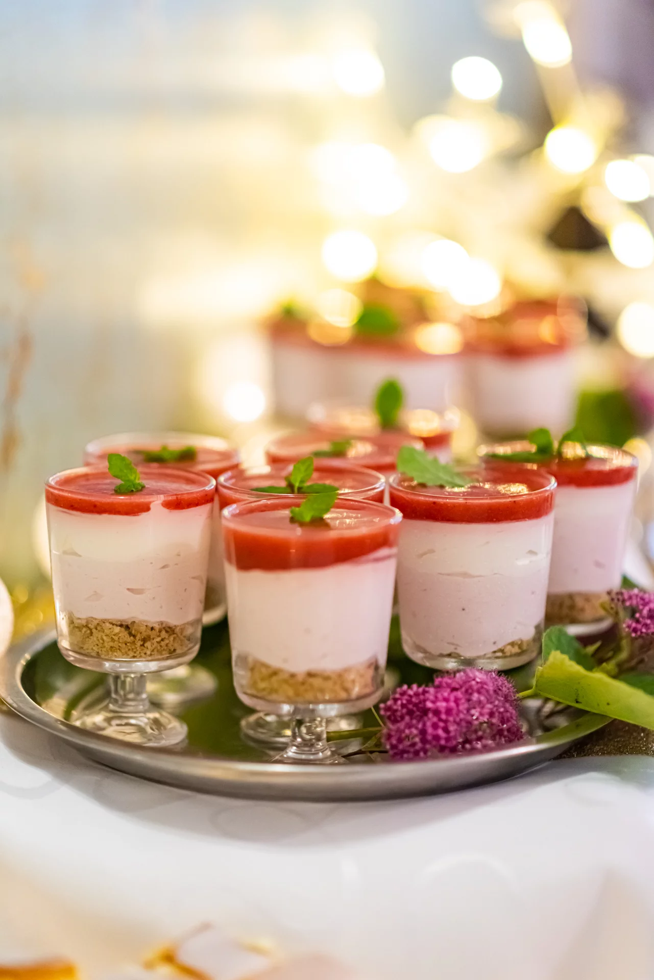 Desery w pucharkach z restauracji Zacisza Zbiczno